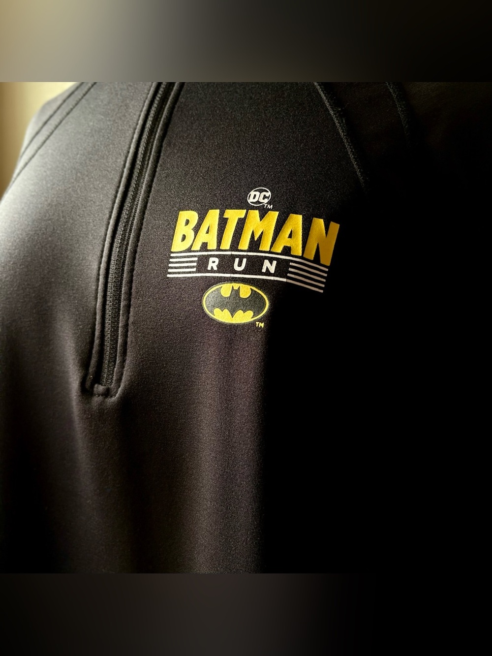 Batman Run DC Running Man Womens Black Quarter 1/4 Zip Pullover Top Size S Logo - Picture 10 of 11